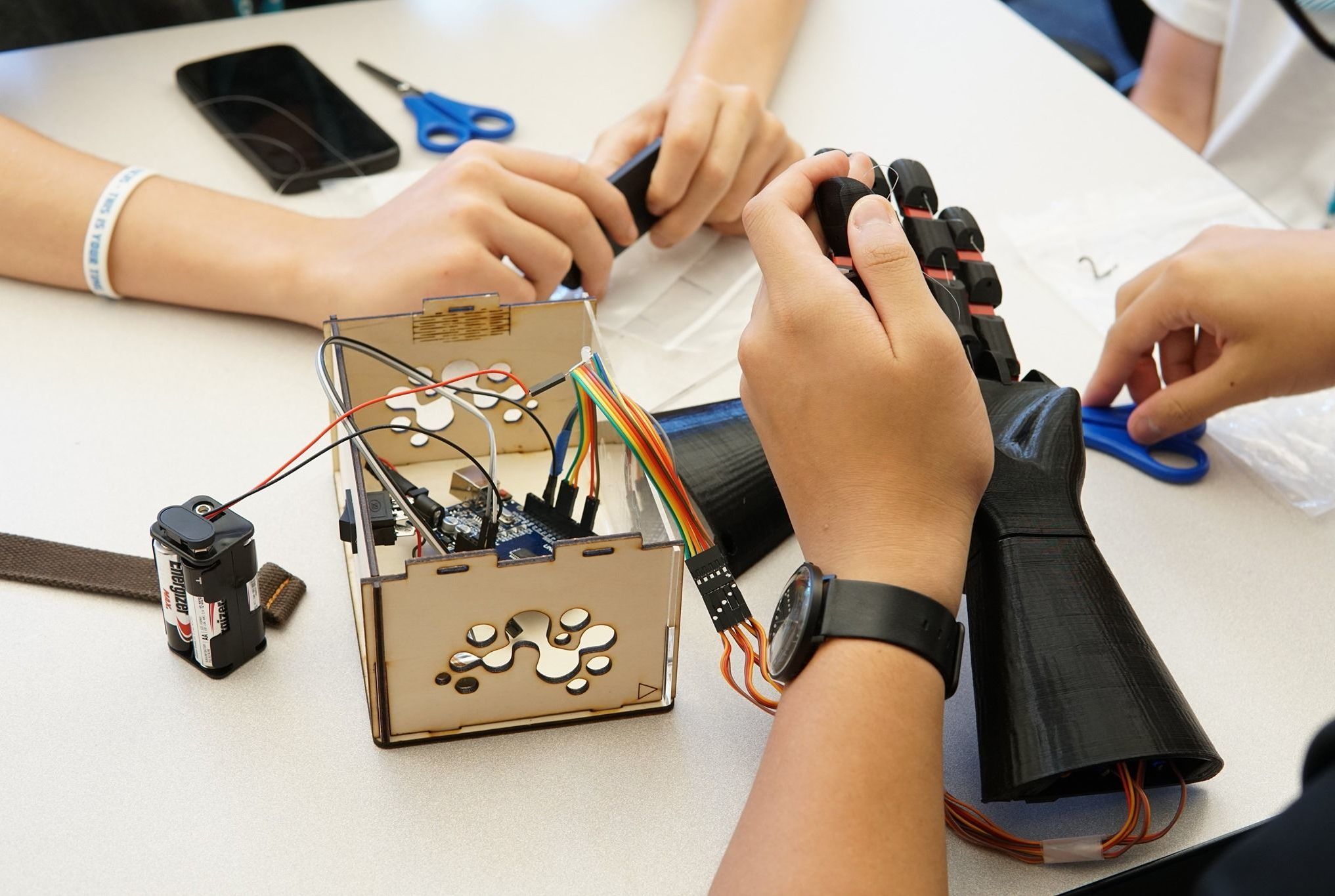 NeuroMaker - Neuroscience + Robotic Hand by Vinci Robotics Academy